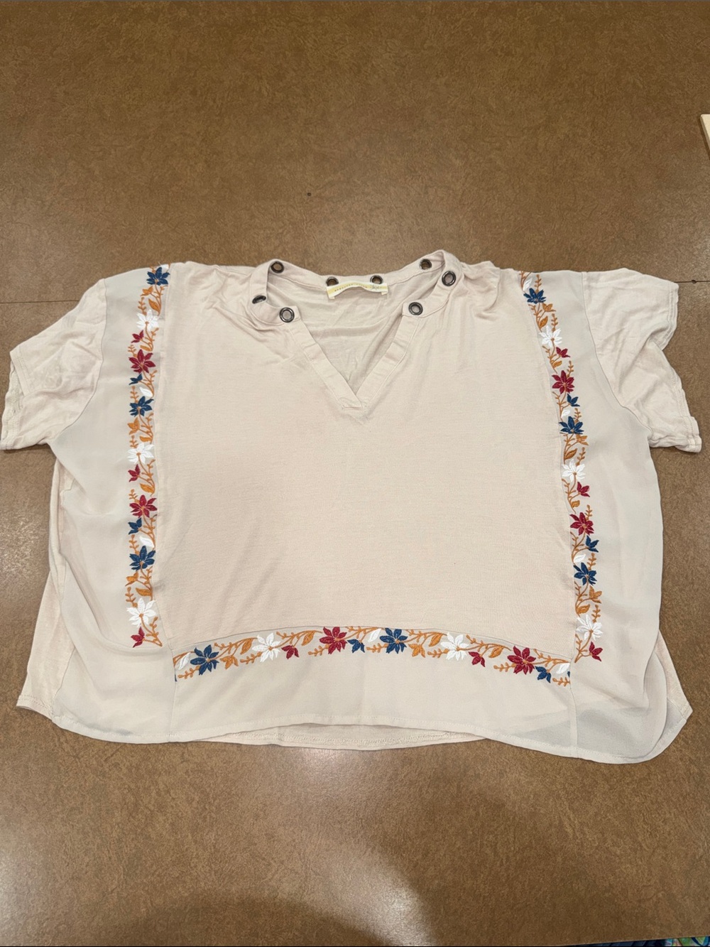 Magnolia South • Embroidered Cream Short Sleeve V-Neck Boxy Cropped Floral Top